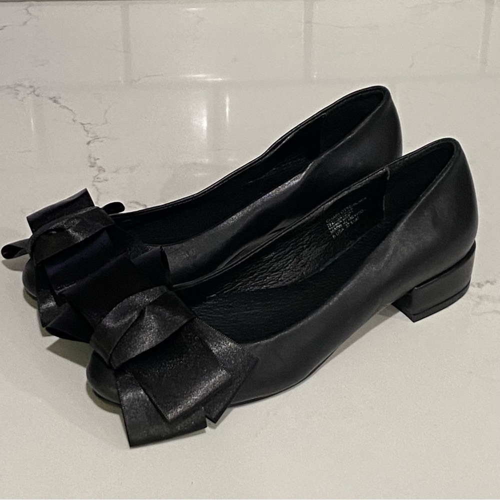 Charleston Shoe Co. Charlotte Black Satin Bow Leather Flats Size 6 New